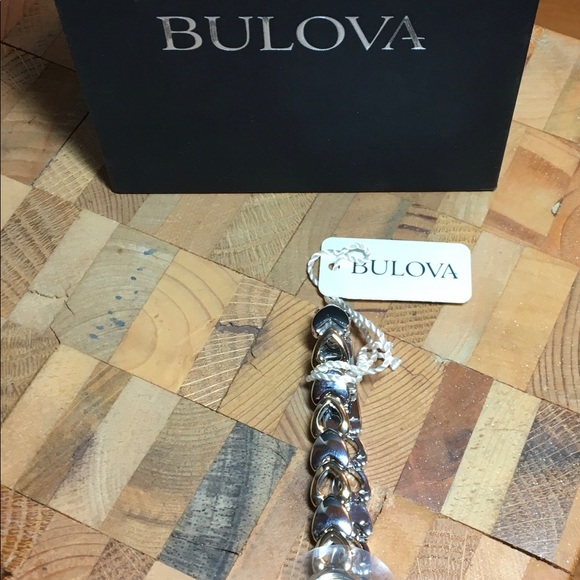 Bulova white patterned bracelet watch 98V02 - Picture 3 of 3